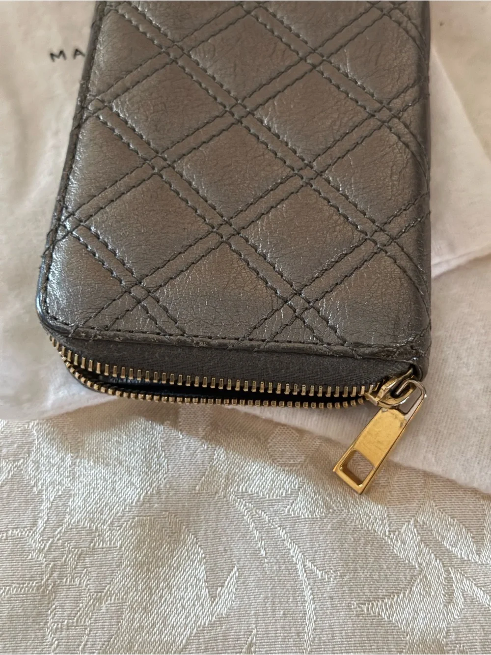 Marc Jacobs Quilted Zip Wallet - Metallic Silver
